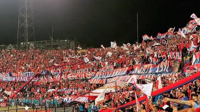 torcida-DIM-22-09-futebol-latino