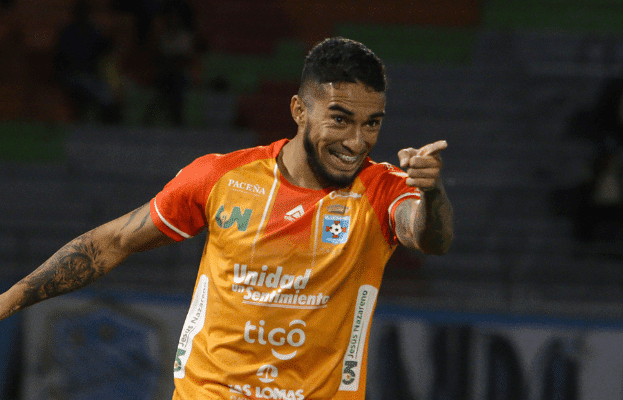 um-dos-candidatos-ao-titulo-blooming-tem-arma-brasileira-no-ataque-Futebol-Latino-29-04