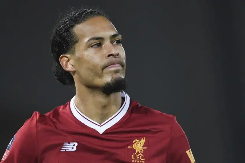 zagueiro-do-liverpool-sobre-messi-nao-sei-como-para-lo-Futebol-Latino-18-04