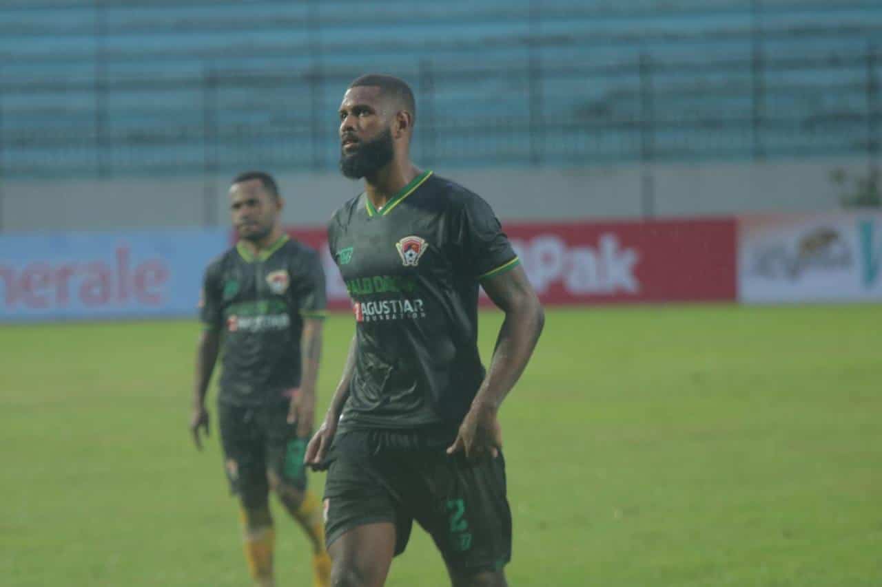 zagueiro-rafael-bonfim-e-apresentado-em-time-da-indonesia-Futebol-Latino-08-03